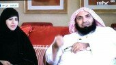  وجه زوجة رجل دين شهير يثير ضجة في السعودية - صورة