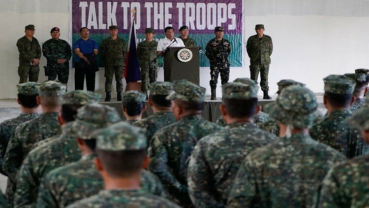الرئيس الفلبيني يشجع جنوده على الاغتصاب!